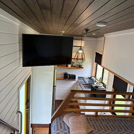 Ocean Breeze Tiny House - Ocean And Lake View Mallacoota Kültér fotó